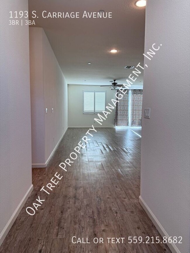 Building Photo - 1193 S Carriage Ave