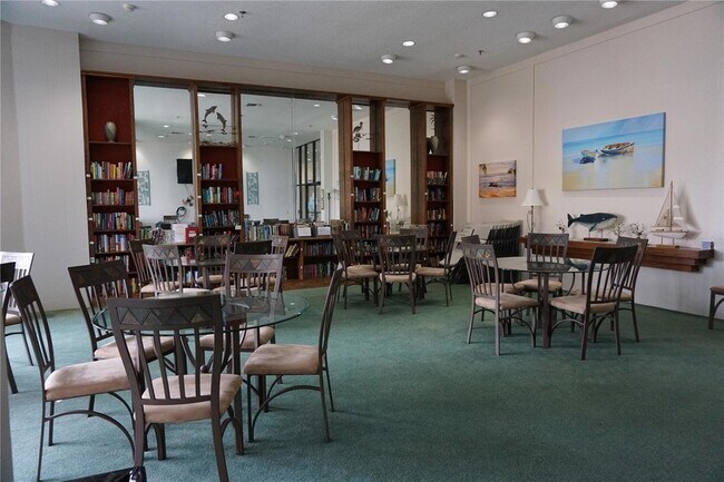 Building Photo - 6322 Palma Del Mar Blvd S