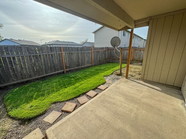 Building Photo - ANNETTE372-374