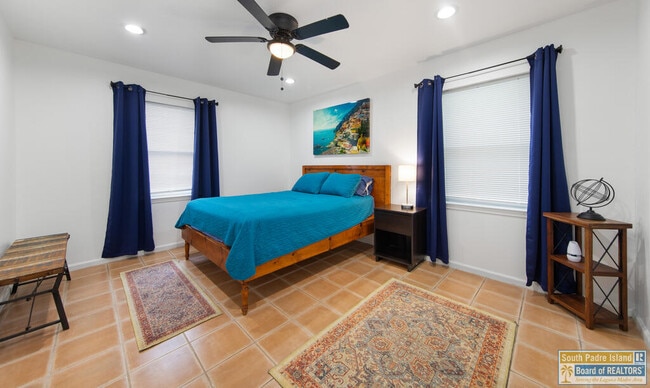 Building Photo - 421 Mesquite Dr