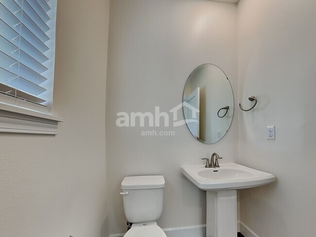 Building Photo - 13918 106th Ave E