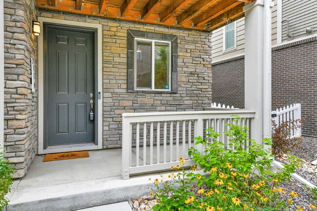 Building Photo - $2,775 - 3 Bed, 2.5 Bath Home in Aurora wi...