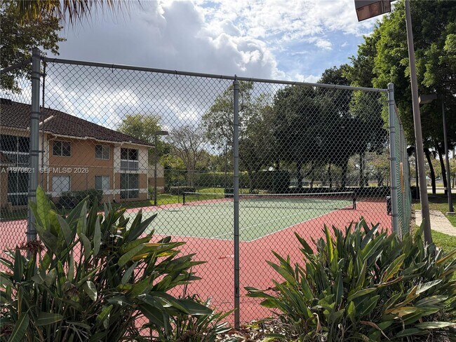 Building Photo - 882 NW 92nd Ave