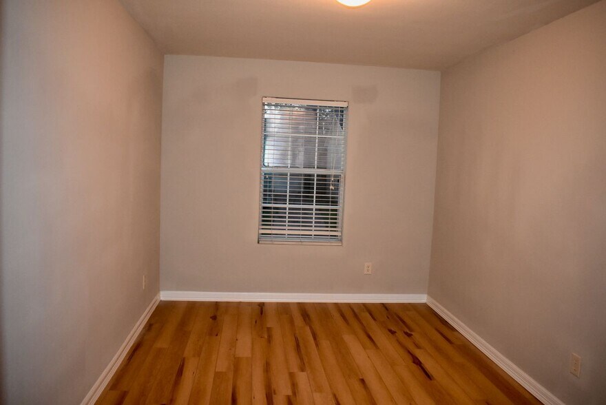 Building Photo - 410 Laurel Sage Dr