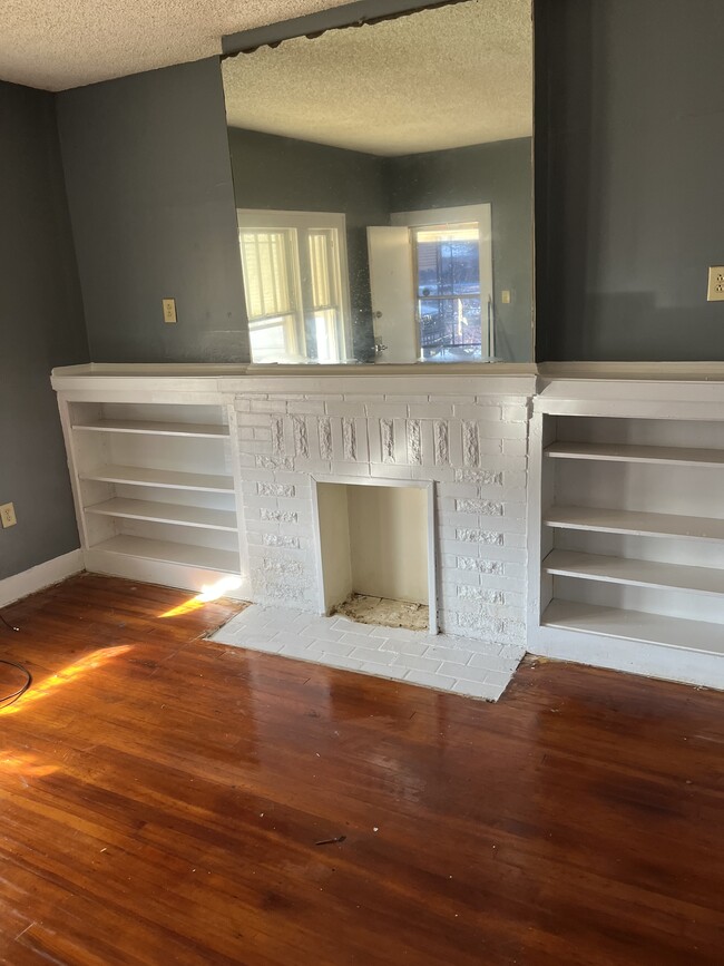 Building Photo - 1301 Giddings St