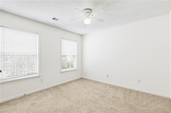 Building Photo - 490 Chippenham Ct