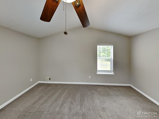 Building Photo - 175 White Pines Dr