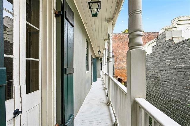 Building Photo - 525 Dumaine St