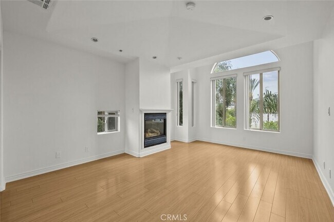 Building Photo - 231 E Burbank Blvd