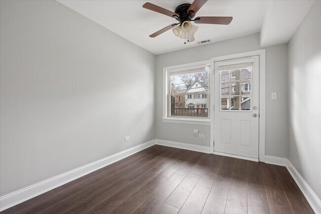 Building Photo - 1343 W Winona St