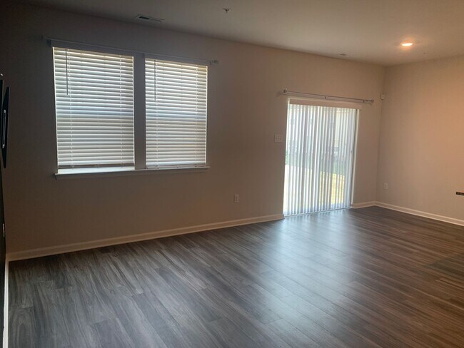 Building Photo - 125 Maple Run Dr