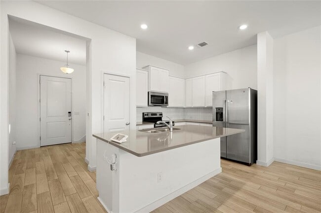 Building Photo - 15004 Ryman Rd