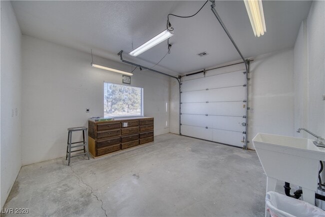 Building Photo - 3011 Pebble Beach Ave