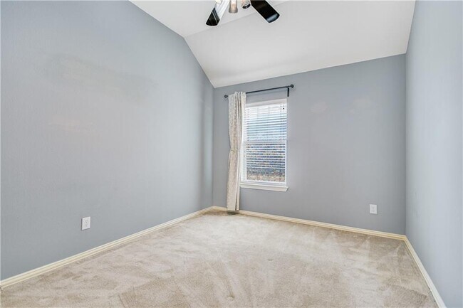 Building Photo - 1309 Bull Horn Loop