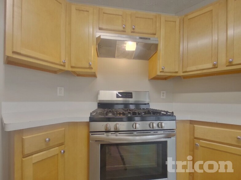 Building Photo - 225 Charleston Pl