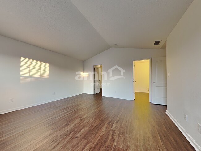 Building Photo - 19344 Fox Chase Dr