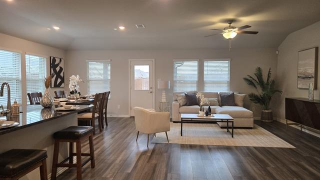 Building Photo - 3401 Triumph Dr