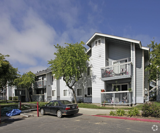 Primary Photo - Summergate Apartments