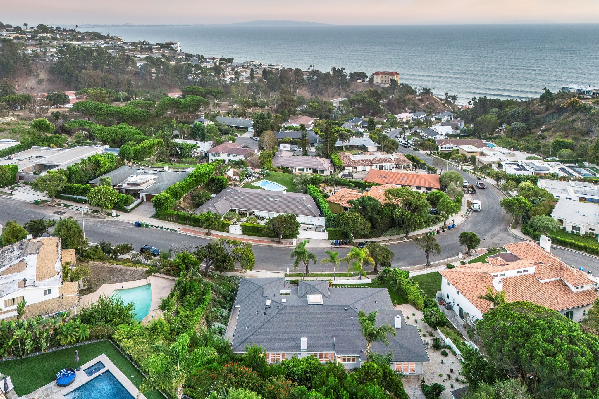 Building Photo - 341 Surfview Dr