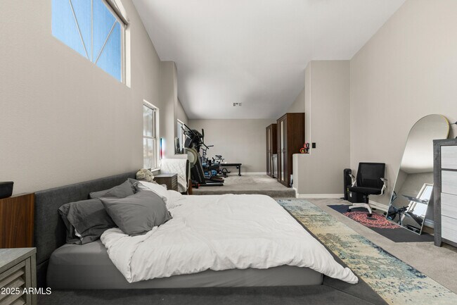 Building Photo - 1018 E Silverwood Dr