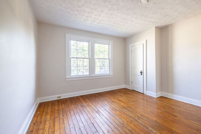 Building Photo - Hilltop Half Double