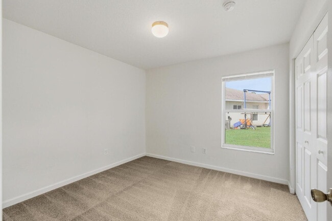 Building Photo - Quiet Cul De Sac location