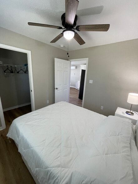 Building Photo - 8681 Rio Vista Dr