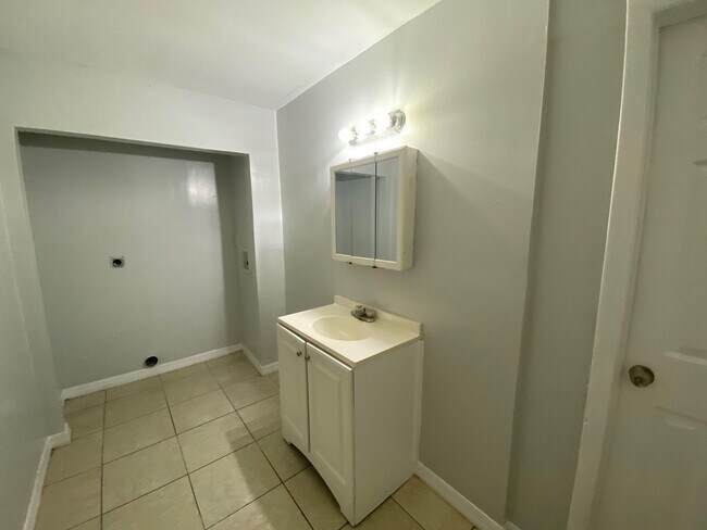 Building Photo - 3208 Louisiana Ave