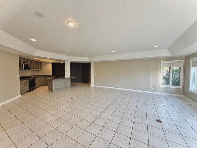 Building Photo - Garden Level in Luxury Home Available Now