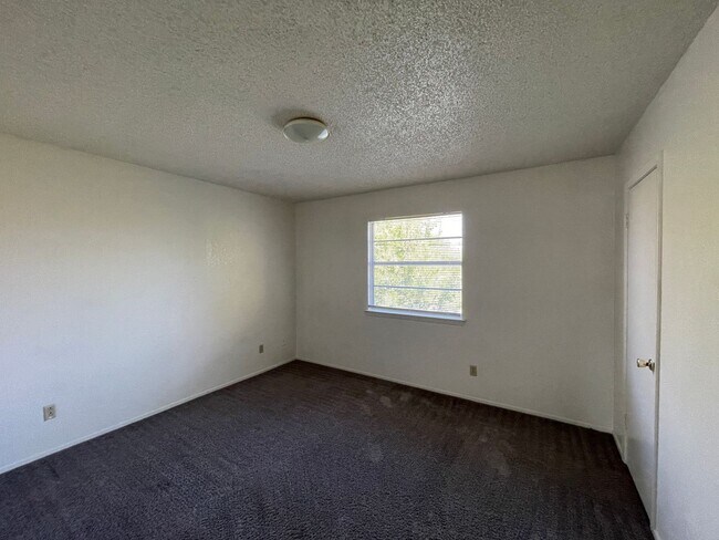 Building Photo - 1106 Eastside Dr