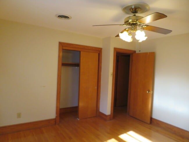 Building Photo - Meadowbrook Estates