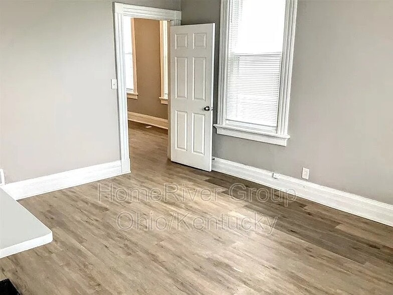 Building Photo - 122 Ash St