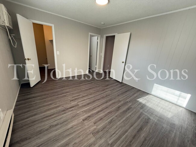 Building Photo - COMFORT, CONVENIENCE AND AFFORDABILITY! Ju...