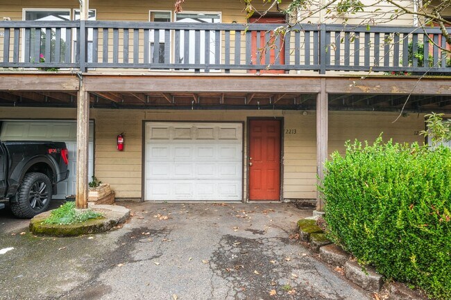 Building Photo - 12221 SE Steele