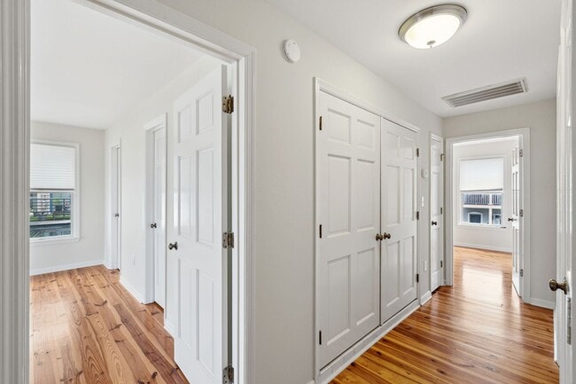 Building Photo - Downtown Charleston Waterfront Townhouse