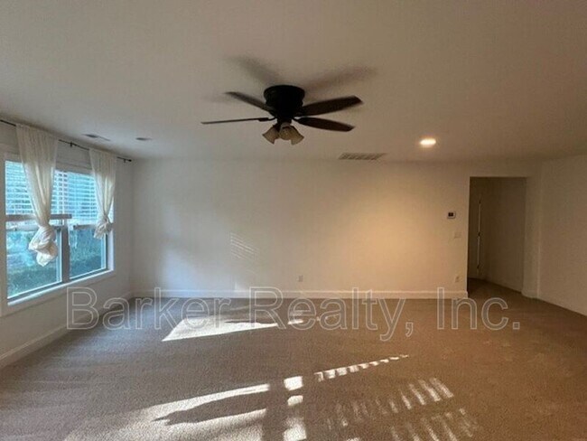 Building Photo - 324 Matilda Pl