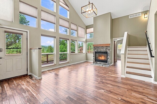 Building Photo - Beautiful mountain home
