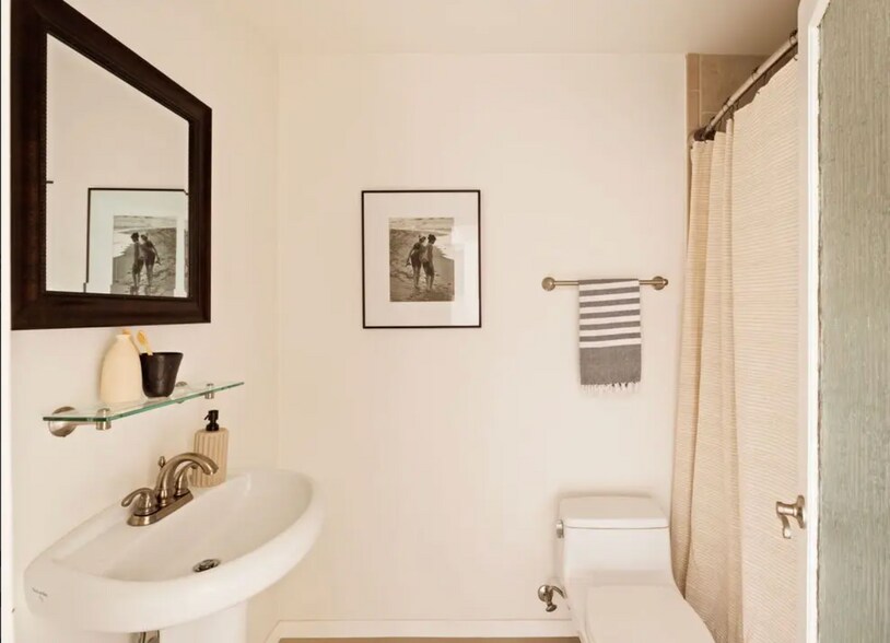 Building Photo - 970 Palm Ave