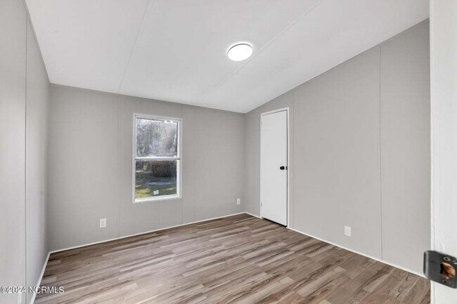 Building Photo - 185 Paradise Ln