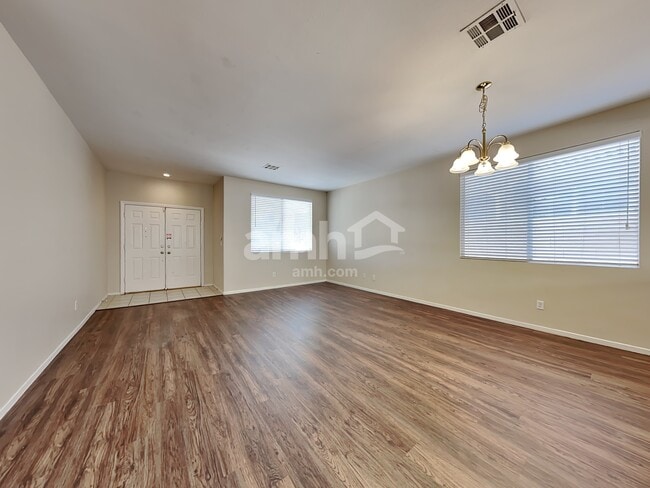 Building Photo - 1330 Summer Dawn Ave