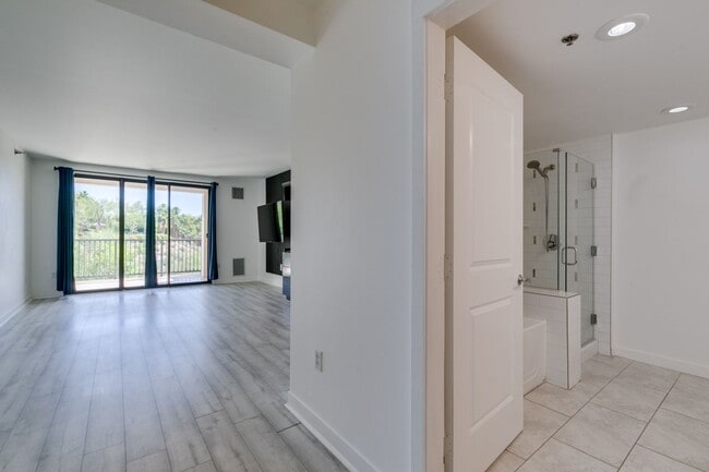 Building Photo - Stunning studio in Lake Las Vegas