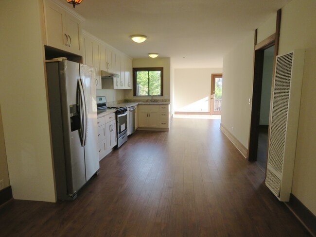 Building Photo - Updated Noe Valley House Available Now!