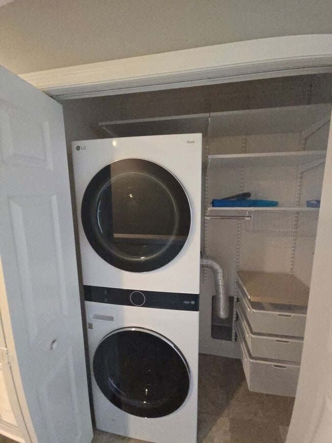 Building Photo - Beautiful 2/2.5 ***All included*** Interne...