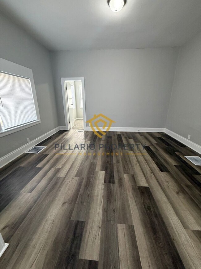 Building Photo - Near Anderson University 2 Bedroom on Corner Lot with Garage, Available NOW!