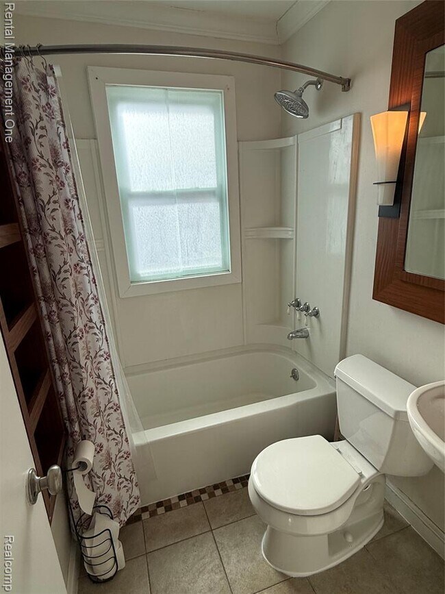 Building Photo - 12050 Cavell St