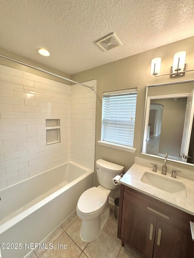 Building Photo - 12850 Chets Creek Dr N
