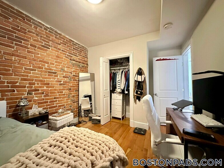Building Photo - 836 Huntington Ave