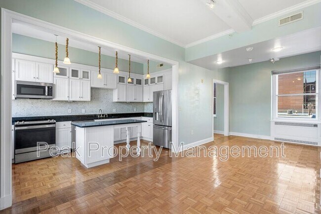 Building Photo - 212 E Clay St