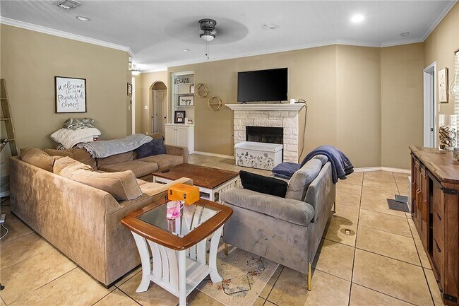 Building Photo - 335 Robelmont Dr