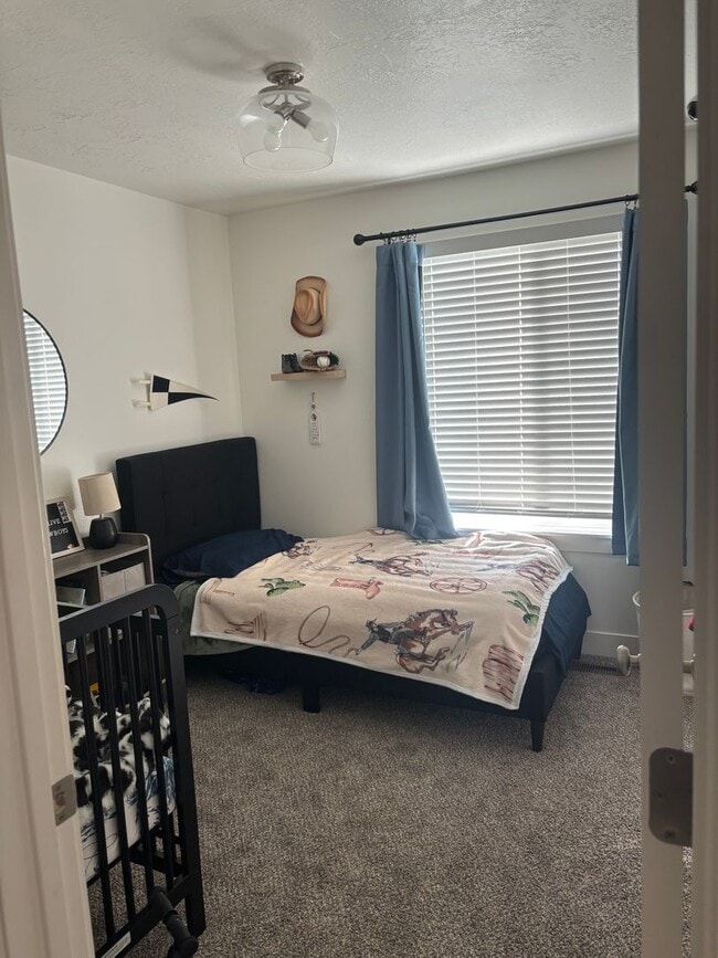 Building Photo - Beautiful remodeled home with fenced backyard and 2 car garage